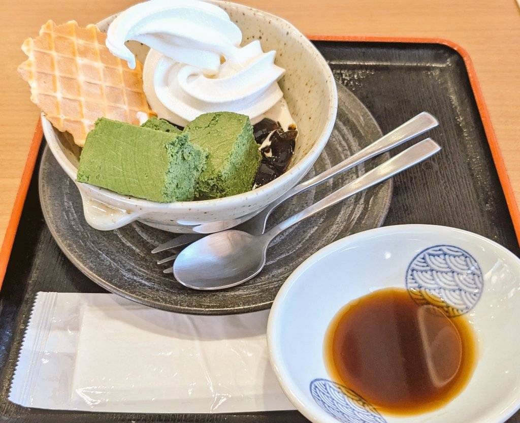 黒糖ゼリーと抹茶ムース