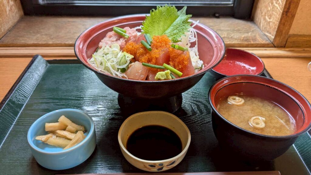 本家さぬきや 漬けマグロとネギトロ丼